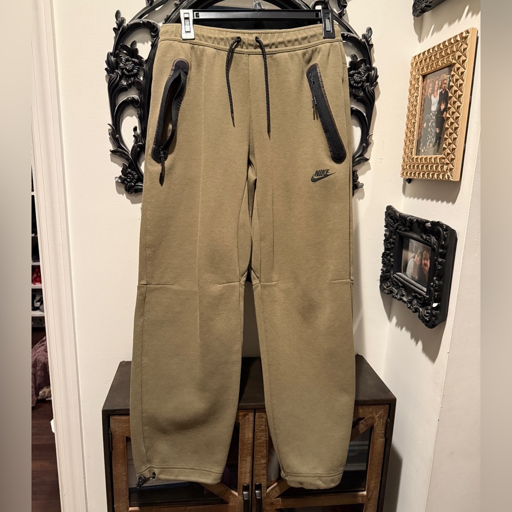 Nike Tech Olive Joggers Small